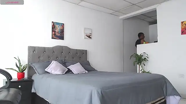 Aaronblack1  online show from 24, 4, 2026