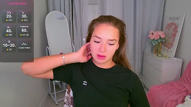 Snapshot of LovelyJessie chatting on 5, 10, 2025 LovelyJessie online show from 5, 10, 2025