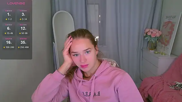 Snapshot of LovelyJessie chatting on 10, 10, 2025 LovelyJessie online show from 10, 10, 2025