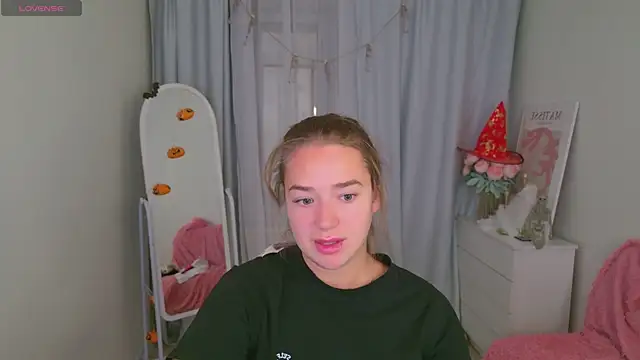 Snapshot of LovelyJessie chatting on 24, 10, 2025 LovelyJessie online show from 24, 10, 2025