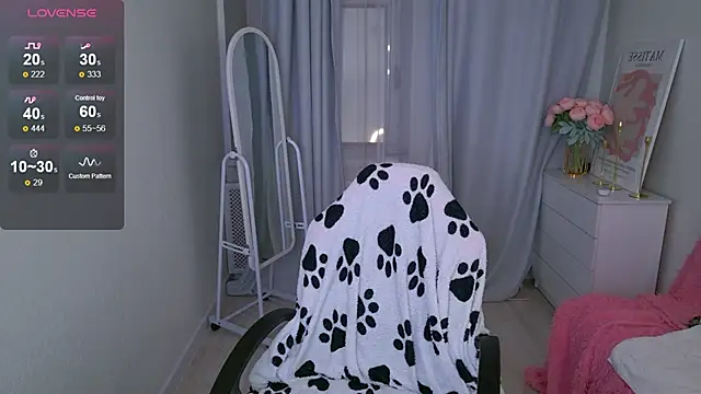 Snapshot of LovelyJessie chatting on 11, 11, 2025 LovelyJessie online show from 11, 11, 2025