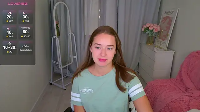 Snapshot of LovelyJessie chatting on 18, 11, 2025 LovelyJessie online show from 18, 11, 2025