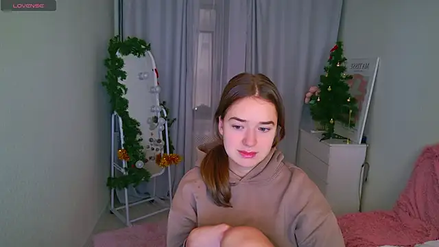 Snapshot of LovelyJessie chatting on 15, 12, 2025 LovelyJessie online show from 15, 12, 2025