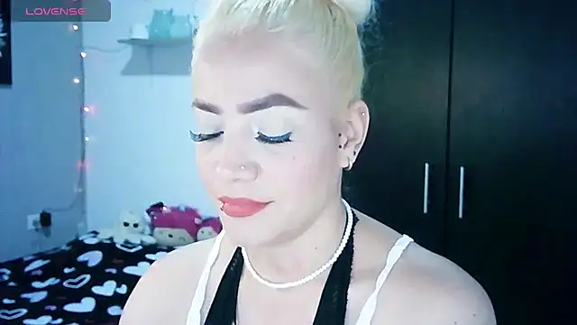 Snapshot of LuCKy_JoK chatting on 4, 1, 2025 LuCKy JoK online show from 4, 1, 2025