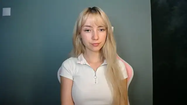 LuciaYoung online show from 10, 6, 2026