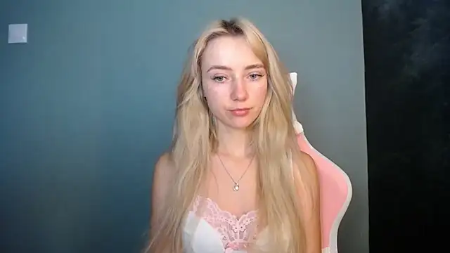 LuciaYoung online show from 13, 6, 2026