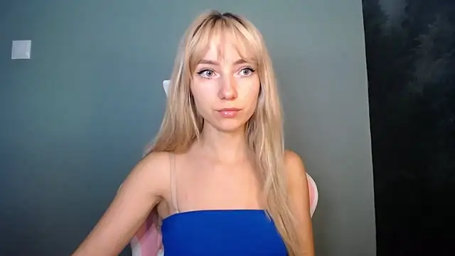 LuciaYoung online show from 15, 6, 2026