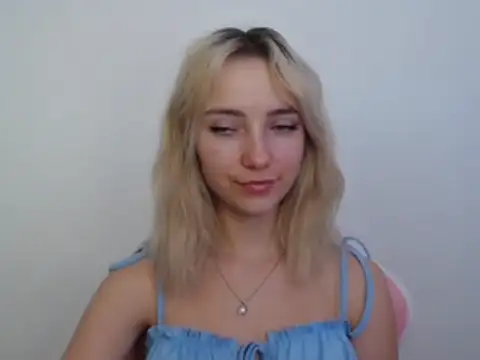 LuciaYoung online show from 25, 7, 2026