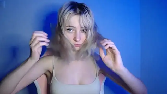 LuciaYoung online show from 28, 7, 2026