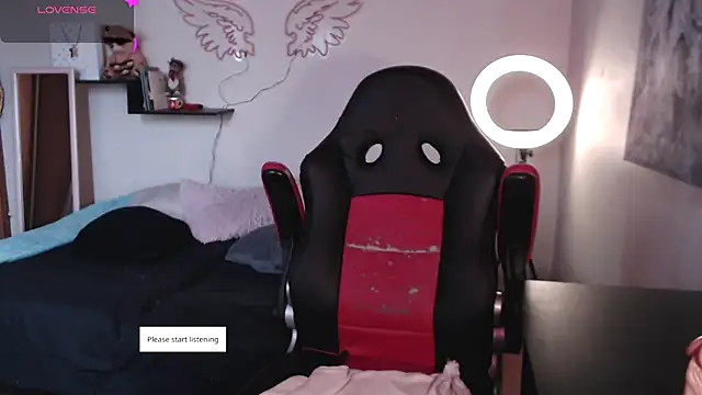 Snapshot of MissDennise chatting on 19, 12, 2025 MissDennise online show from 19, 12, 2025