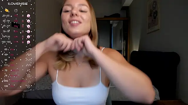 ThreeshaWhite online show from 10, 9, 2025