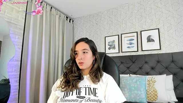 emma  smith1 online show from 4, 3, 2025