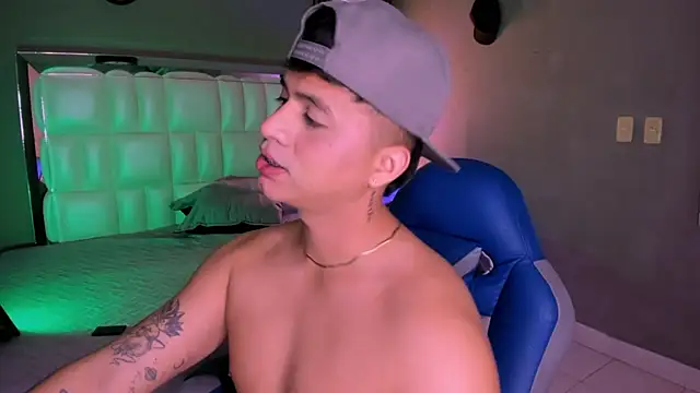 Snapshot of Niicky1_ chatting on 1, 12, 2025 Niicky1 online show from 1, 12, 2025