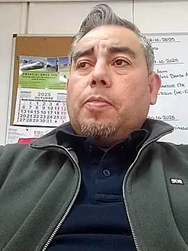 Snapshot of Manolete007x chatting on 28, 10, 2025 Manolete007x online show from 28, 10, 2025