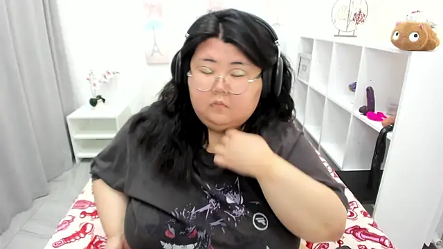 Snapshot of Nadine_asian chatting on 25, 6, 2026 Nadine asian online show from 25, 6, 2026