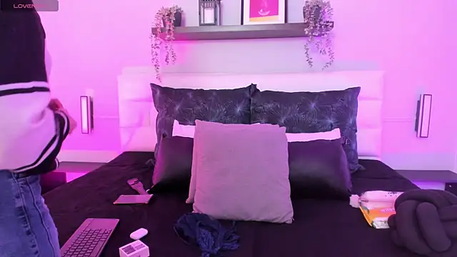 isabella simons online show from 23, 4, 2026