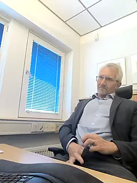 tom-swede online show from 9, 10, 2025