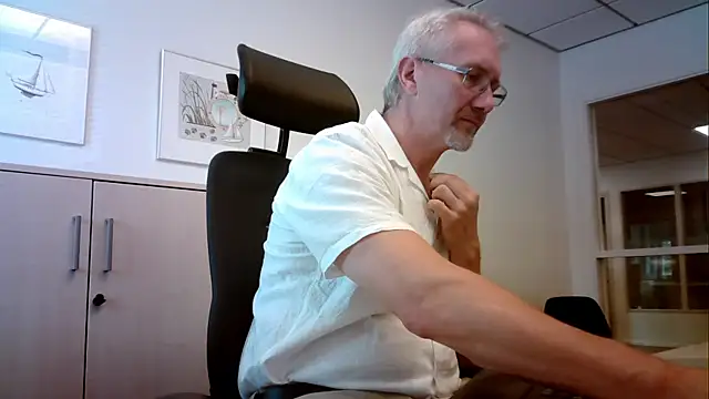 Snapshot of tom-swede chatting on 17, 7, 2026 tom-swede online show from 17, 7, 2026