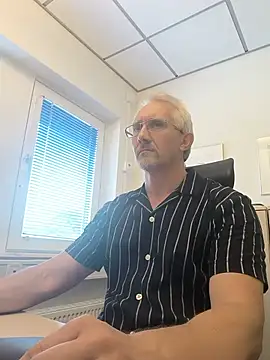 Snapshot of tom-swede chatting on 4, 8, 2026 tom-swede online show from 4, 8, 2026