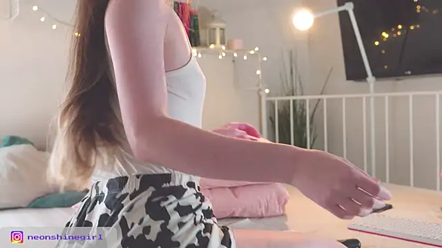 NeonShine online show from 26, 11, 2025