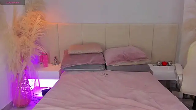 Snapshot of sofia_pamela chatting on 13, 9, 2025 sofia pamela online show from 13, 9, 2025