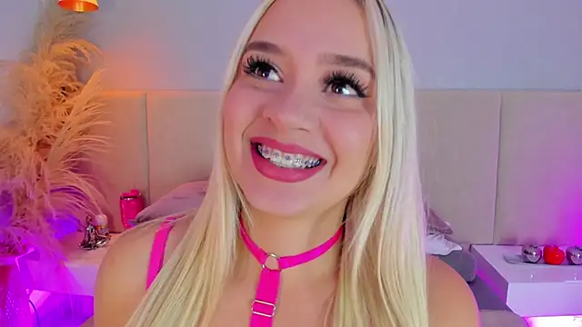 Snapshot of sofia_pamela chatting on 3, 12, 2025 sofia pamela online show from 3, 12, 2025