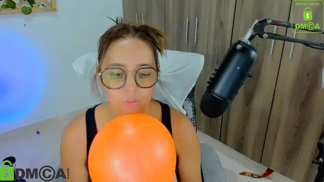 isa loves cum online show from 12, 3, 2026