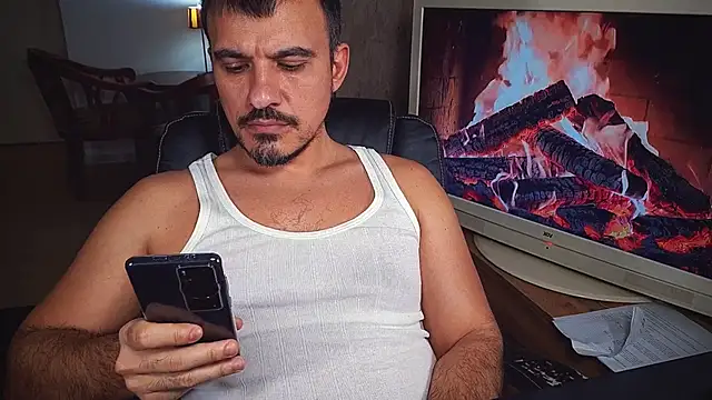 Snapshot of officeman7 chatting on 6, 2, 2025 officeman7 online show from 6, 2, 2025