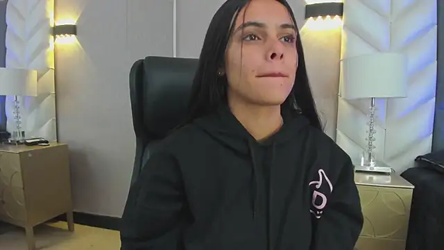 ChloeHarper  online show from 17, 12, 2025