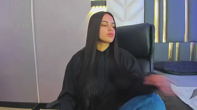 ChloeHarper  online show from 22, 4, 2026