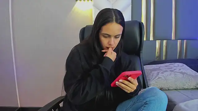 ChloeHarper  online show from 24, 4, 2026