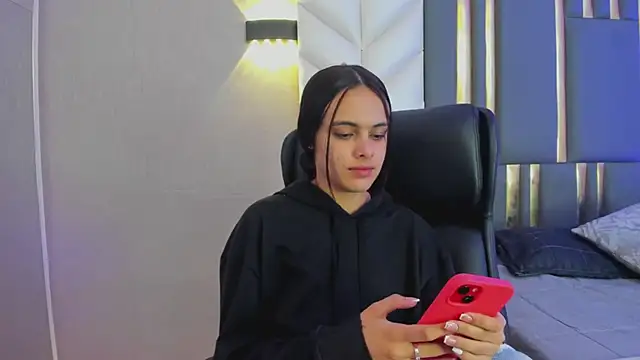 ChloeHarper  online show from 25, 4, 2026