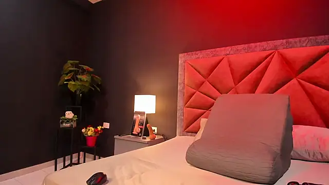 mia milff online show from 2, 12, 2025