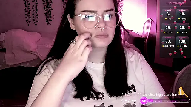 strawberry elfcat online show from 3, 12, 2024