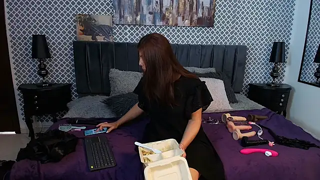 scarlett moore online show from 9, 3, 2025