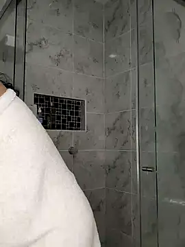 Lia Hurley online show from 7, 12, 2024