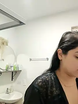 Lia Hurley online show from 9, 12, 2024