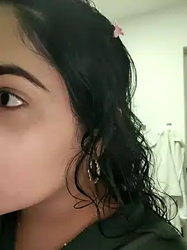 Lia Hurley online show from 17, 1, 2025