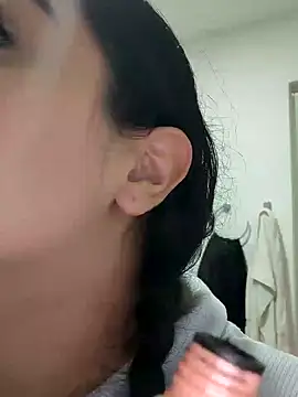 Lia Hurley online show from 11, 2, 2025