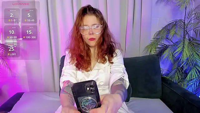 Snapshot of SophiePure chatting on 8, 10, 2025 SophiePure online show from 8, 10, 2025