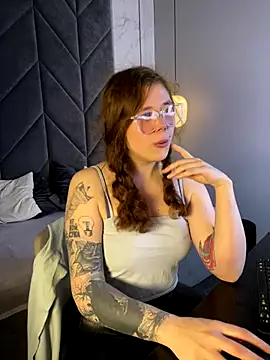 Snapshot of SophiePure chatting on 13, 10, 2025 SophiePure online show from 13, 10, 2025