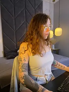 Snapshot of SophiePure chatting on 14, 10, 2025 SophiePure online show from 14, 10, 2025