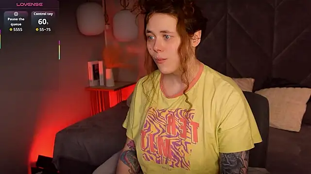 Snapshot of SophiePure chatting on 8, 3, 2026 SophiePure online show from 8, 3, 2026