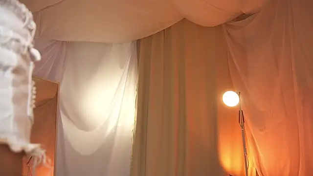 Snapshot of arizonasunrise chatting on 19, 12, 2024 arizonasunrise online show from 19, 12, 2024