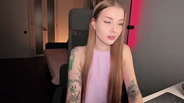 Snapshot of Midnight_Mi chatting on 25, 10, 2025 Midnight Mi online show from 25, 10, 2025