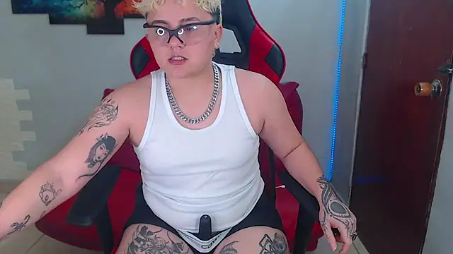 isabeautyx19 online show from 8, 1, 2025