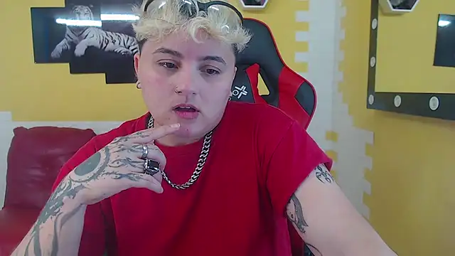 isabeautyx19 online show from 13, 1, 2025