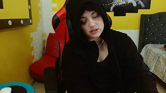 isabeautyx19 online show from 5, 12, 2025