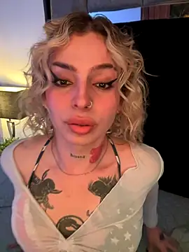 Snapshot of Bonnie_vega chatting on 8, 11, 2025 Bonnie vega online show from 8, 11, 2025