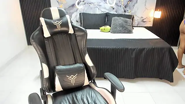 Ivy 16 online show from 21, 2, 2025